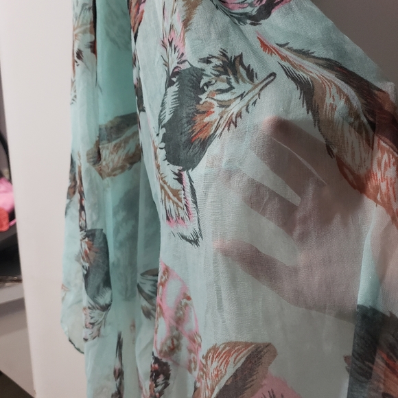 Sheer Feather scarf/cover-up - Picture 3 of 3